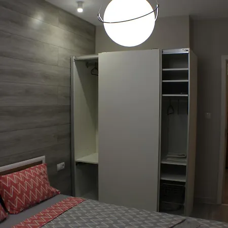 Beautiful Free Parking Garage דירה