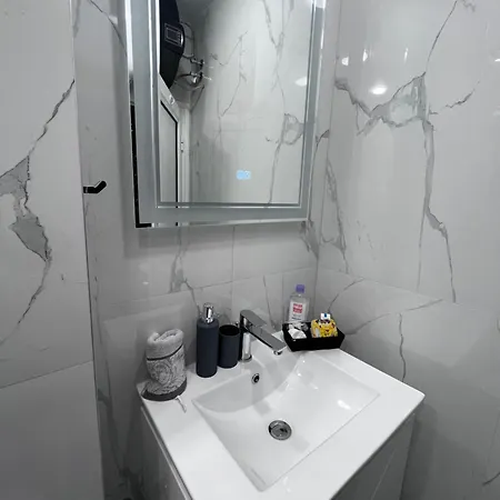 Beautiful Free Parking Garage Daire